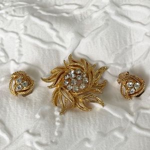 Vintage Goldtone Swirl Brooch with Earrings